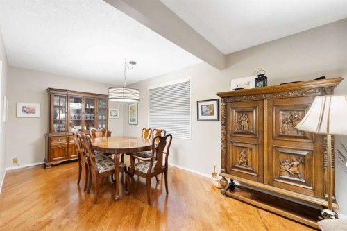 48 Thornwood Close Nw, Calgary, AB - Indoor Photo Showing Dining Room
