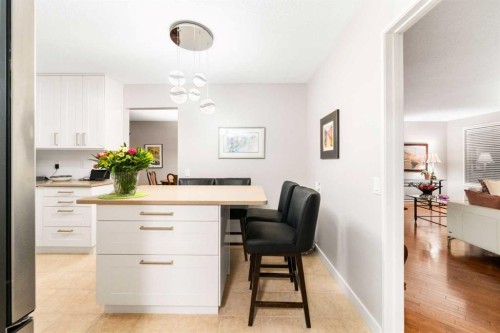 48 Thornwood Close Nw, Calgary, AB - Indoor