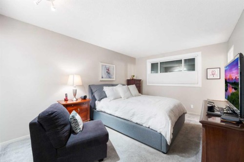 48 Thornwood Close Nw, Calgary, AB - Indoor Photo Showing Bedroom