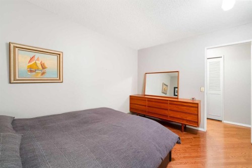 48 Thornwood Close Nw, Calgary, AB - Indoor Photo Showing Bedroom