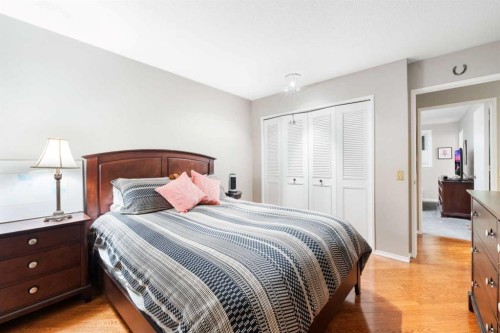 48 Thornwood Close Nw, Calgary, AB - Indoor Photo Showing Bedroom