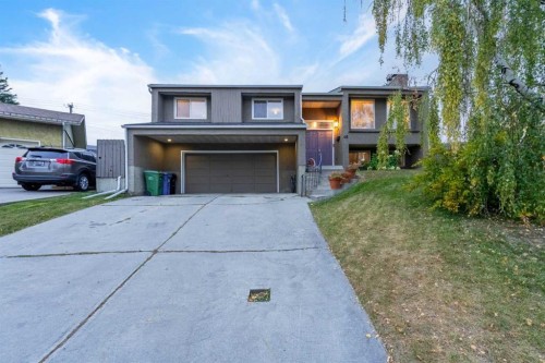 48 Thornwood Close Nw, Calgary, AB - Outdoor With Facade