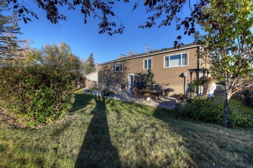 48 Thornwood Close Nw, Calgary, AB - Outdoor
