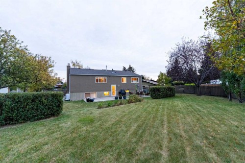 48 Thornwood Close Nw, Calgary, AB - Outdoor