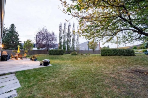 48 Thornwood Close Nw, Calgary, AB - Outdoor