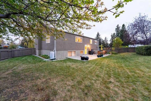 48 Thornwood Close Nw, Calgary, AB - Outdoor