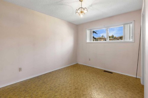 3224 Carol Drive Nw, Calgary, AB - Indoor Photo Showing Other Room