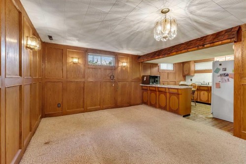 3224 Carol Drive Nw, Calgary, AB - Indoor Photo Showing Kitchen