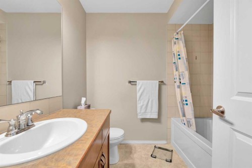 14 Windstone Lane Sw, Airdrie, AB - Indoor Photo Showing Bathroom