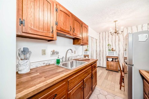 305-635 57 Avenue Sw, Calgary, AB - Indoor Photo Showing Kitchen