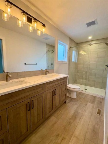 679 Anderson Close Nw, Diamond Valley, AB - Indoor Photo Showing Bathroom