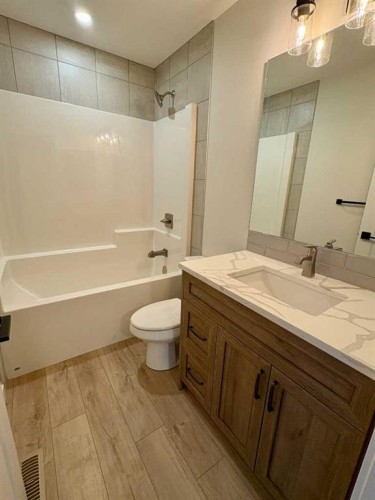 679 Anderson Close Nw, Diamond Valley, AB - Indoor Photo Showing Bathroom