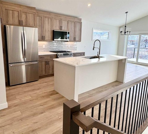 679 Anderson Close Nw, Diamond Valley, AB - Indoor Photo Showing Kitchen With Upgraded Kitchen