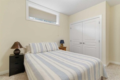 171 Evanswood Circle Nw, Calgary, AB - Indoor Photo Showing Bedroom