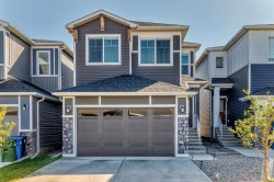 321 Carringvue Place NW Calgary, AB T3P 2A5