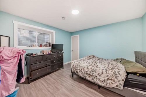 321 Carringvue Place Nw, Calgary, AB - Indoor Photo Showing Bedroom