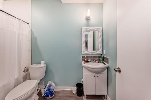 321 Carringvue Place Nw, Calgary, AB - Indoor Photo Showing Bathroom