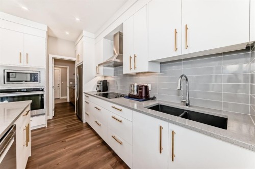 321 Carringvue Place Nw, Calgary, AB - Indoor Photo Showing Kitchen With Double Sink With Upgraded Kitchen