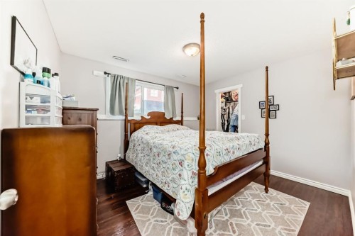 724D Raynard Crescent Se, Calgary, AB - Indoor Photo Showing Bedroom