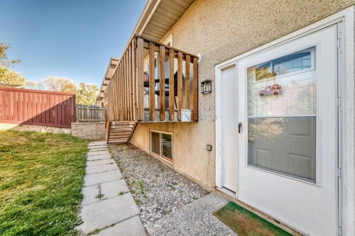 724D Raynard Crescent Se, Calgary, AB - Outdoor