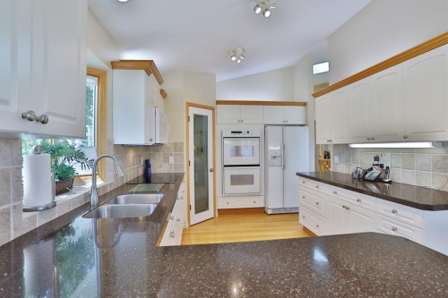 185 Hamptons Square Nw, Calgary, AB - Indoor Photo Showing Kitchen With Double Sink