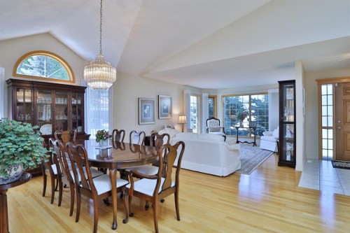 185 Hamptons Square Nw, Calgary, AB - Indoor Photo Showing Dining Room