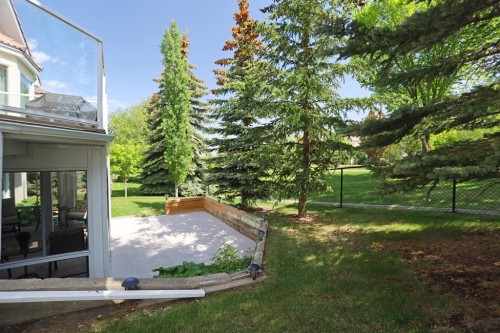 185 Hamptons Square Nw, Calgary, AB - Outdoor