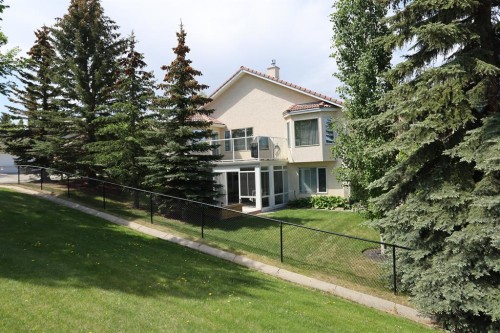 185 Hamptons Square Nw, Calgary, AB - Outdoor