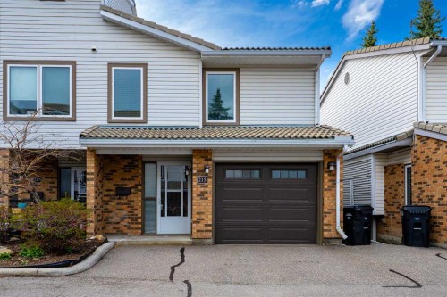 215 Coachway Lane SW Calgary, AB T3H 2V9