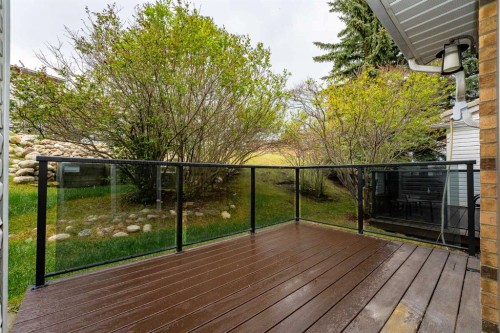 215 Coachway Lane Sw, Calgary, AB - Outdoor With Exterior