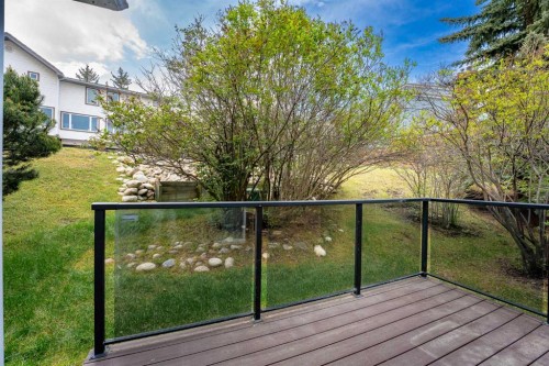 215 Coachway Lane Sw, Calgary, AB - Outdoor