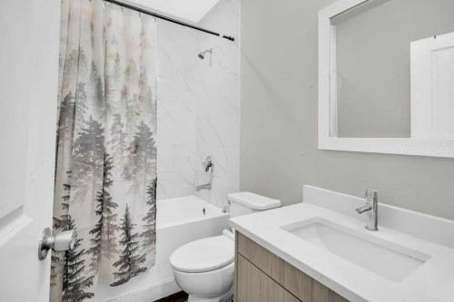 749 Windrow Manor Sw, Airdrie, AB - Indoor Photo Showing Bathroom