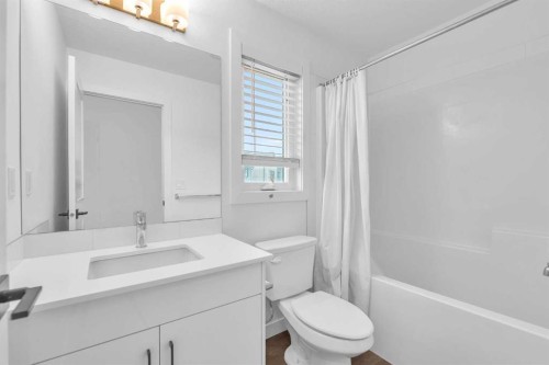 404-85 Sage Hill Heights Nw, Calgary, AB - Indoor Photo Showing Bathroom