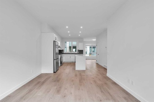 404-85 Sage Hill Heights Nw, Calgary, AB - Indoor Photo Showing Kitchen