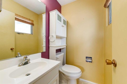244 Maple Court Crescent Se, Calgary, AB - Indoor Photo Showing Bathroom