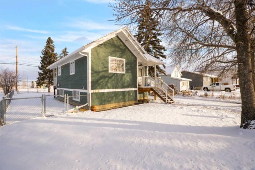 2018 24 Avenue, Didsbury, AB - Outdoor