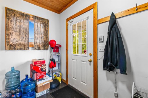 2018 24 Avenue, Didsbury, AB - Indoor
