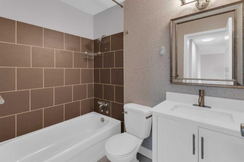 204-3606 Erlton Court Sw, Calgary, AB - Indoor Photo Showing Bathroom