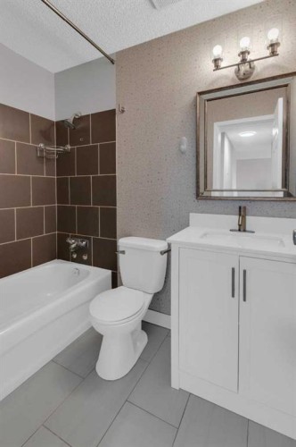 204-3606 Erlton Court Sw, Calgary, AB - Indoor Photo Showing Bathroom