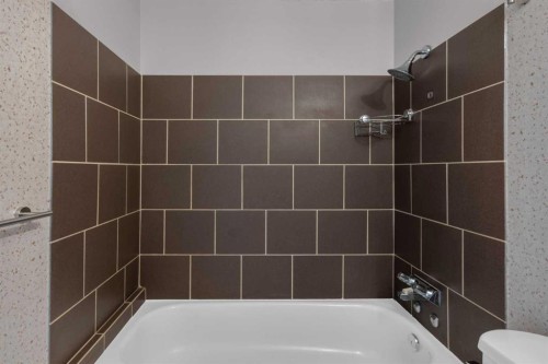204-3606 Erlton Court Sw, Calgary, AB - Indoor Photo Showing Bathroom