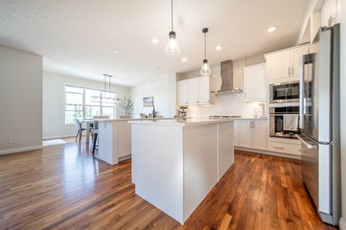 27 Sunset Park, Cochrane, AB - Indoor Photo Showing Kitchen With Upgraded Kitchen