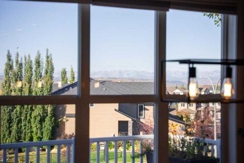 27 Sunset Park, Cochrane, AB - Indoor Photo Showing Other Room