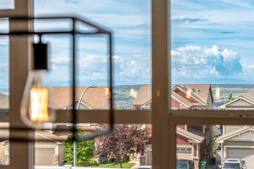 27 Sunset Park, Cochrane, AB - Indoor Photo Showing Other Room