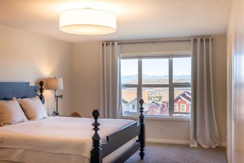 27 Sunset Park, Cochrane, AB - Indoor Photo Showing Bedroom
