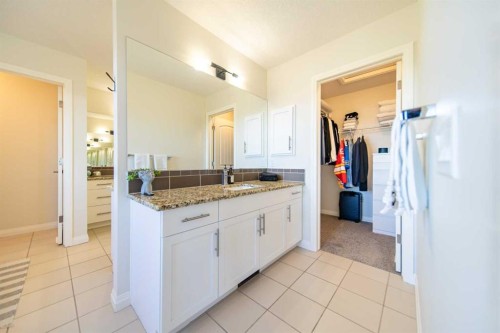 27 Sunset Park, Cochrane, AB - Indoor Photo Showing Bathroom