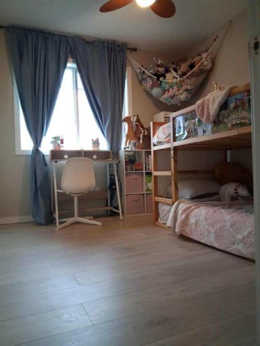 49 Fireside Bend, Cochrane, AB - Indoor Photo Showing Bedroom