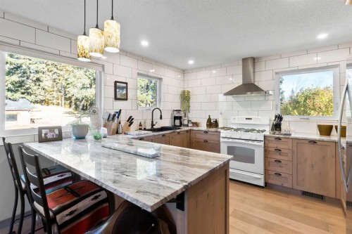 2168 Hwy 587  # 10, Rural Red Deer County, AB - Indoor Photo Showing Kitchen