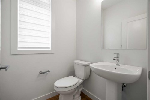 302-550 Seton Circle Se, Calgary, AB - Indoor Photo Showing Bathroom