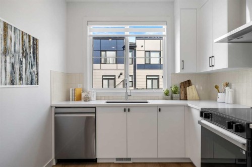 302-550 Seton Circle Se, Calgary, AB - Indoor Photo Showing Kitchen