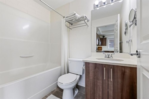 3308-215 Legacy Boulevard Se, Calgary, AB - Indoor Photo Showing Bathroom